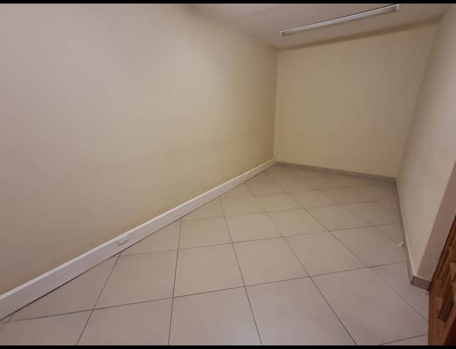 180M² OFFICE TO LET IN THREE RIVERS PROPER
